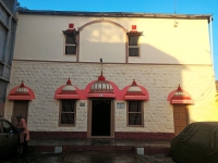 धुळे-श्री पद्मनाभ स्वामी समध‍ि मंद‍िराचा दर्शनी भाग