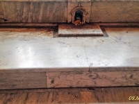 आळंदी - श्रीगुरुंच्या समाधी मंद‍िराच्या द्वाराशी असेलेली श्री अण्णासाहेब पटवर्धंन यांची पायरी