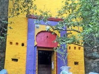 अंबाजोगाई - आद्यकव‍ि श्री मुकुंदराज यांचे समाध‍ि मंद‍िर