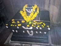 अंबाजोगाई - आद्यकव‍ि श्री मुकुंदराज यांची समाध‍ि