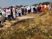 गाणगापूर - श्रींचा पालखी सोहळ्याला रुद्रपाद तीर्थावर भक्तसमुदाय