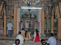 मठाच्या आतील बाजू