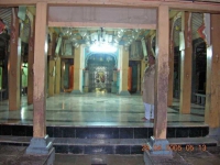 मठाच्या आतील बाजू